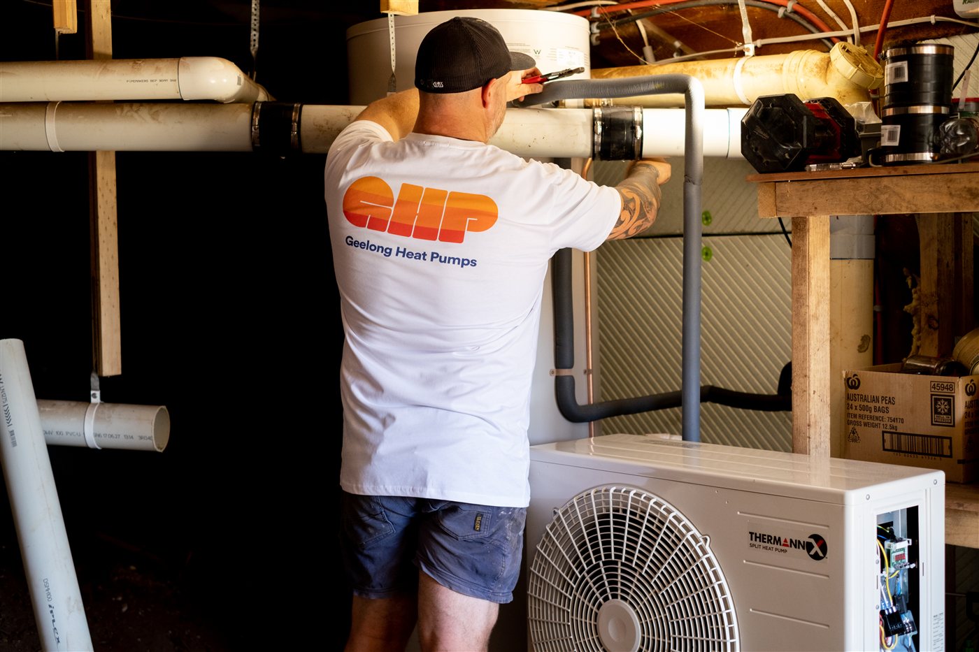 Peninsula Heat&nbsp;Pumps installer at work